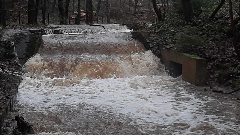 Hochwasserentlastung soll Überlaufen der Talsperren verhindern Auch zwischen Hahnenklee und Goslar bewegt sich viel Wasser in den Flüssen. Foto: Epping