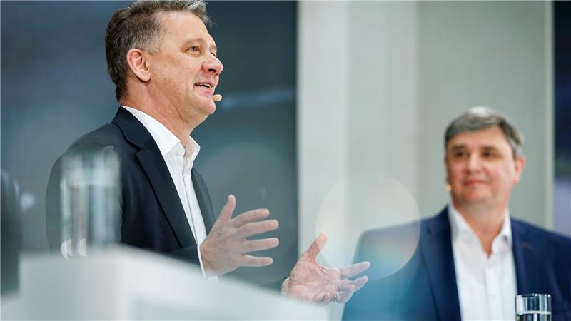 Audi-Chef Gernot Döllner (l) und Finanzvorstand Jürgen Rittersberger legten überraschend gute Zahlen vor. 