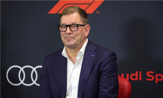Audi-Chef Markus Duesmann zeigt sich offen für autofreie Tage und Tempolimits.