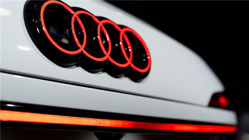 Audi fährt im Rückwärtsgang - aber langsamer Audi hat im laufenden Jahr bisher weniger Fahrzeuge an den Kunden gebracht als 2024. (Archivbild)