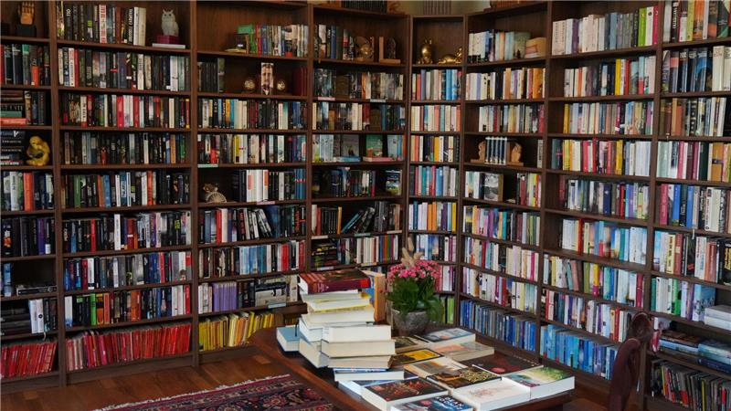 Auf 150 Quadratmetern bietet die „Villa Buch“ mehr als 3500 gebrauchte Werke an.