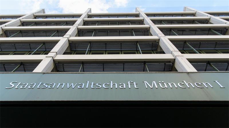 Auf Antrag der Staatsanwaltschaft München sind in Rumänien Verdächtige festgenommen worden, die in Deutschland einen Menschen zu einer Nierenspende gezwungen haben sollen.
