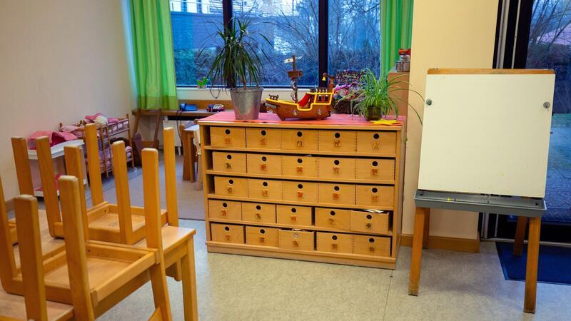 Studie: Mehr als 125.000 fehlende Fachkräfte an Kitas Auf Basis des Gute-Kita-Gesetzes hatten die Länder sich zur Einhaltung bestimmter Standards verpflichtet. Die finanzielle Beteiligung des Bundes endet jedoch Ende dieses Jahres.