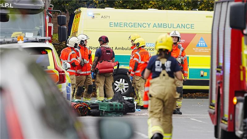 Auf Bildern vom Ort des Geschehens waren zahlreiche Rettungswagen und schwer bewaffnete Polizisten zu sehen. 