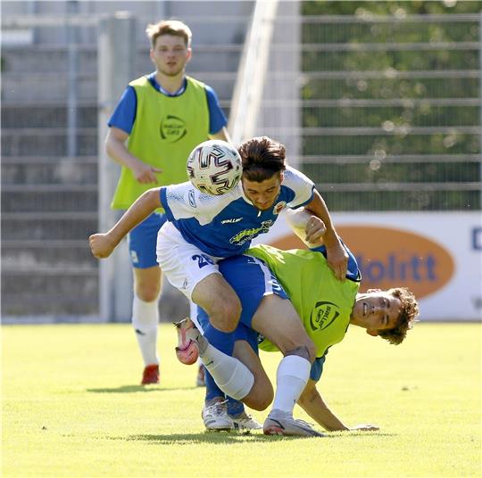 Auf Caner Cülsen (Mi.) und den Goslarer SC 08 wartet am Mittwoch im Bezirkspokal mit dem FC Rautheim ein völlig unbeschriebenes Blatt. Foto: Epping