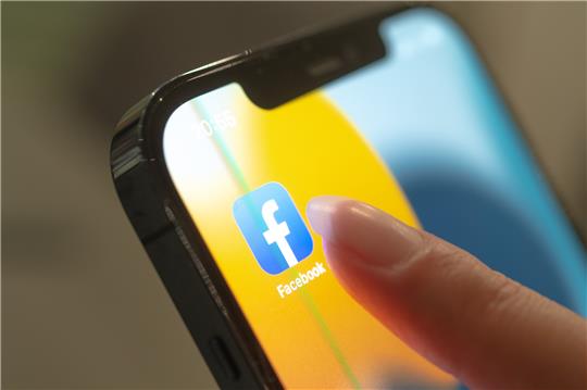 Auf Facebook kommentieren GZ-Leser 2023 besonders viel. Foto: Mohssen Assanimoghaddam, dpa/pa
