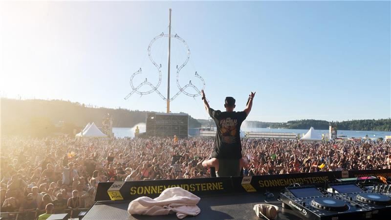 Festival-Boom trotz höherer Ticketpreise Auf Festivals können Musikfans auch neue Künstlerinnen und Künstler entdecken. (Archivbild)