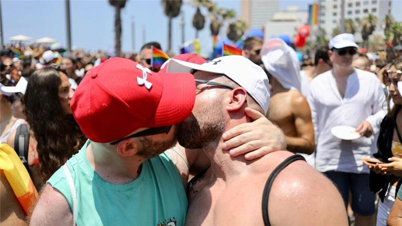 Diskriminierung von HIV-Gefährdeten behindert Aids-Kampf Auf Gay-Pride-Paraden protestieren die Teilnehmer gegen Diskriminierung.