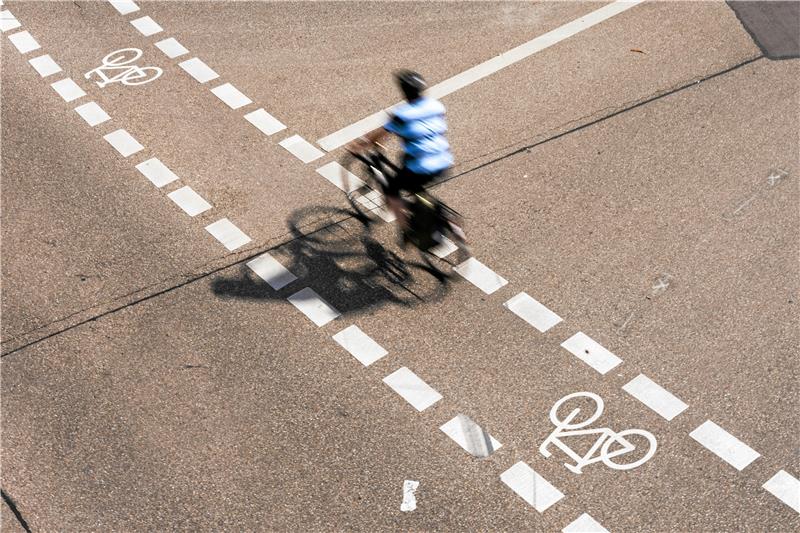 Auf Goslars Straßen sollen Radfahrer, aber auch Fußgänger mehr Platz bekommen. Symbolfoto: Philipp von Ditfurth/dpa