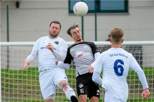 Auf Patrick Cesar-Delgado (l.) und Julian Ahrens von der TSG Bad Harzburg wartet am Sonntag im Sportpark das Heimspiel gegen den TSV Üfingen. Foto: Drechsler