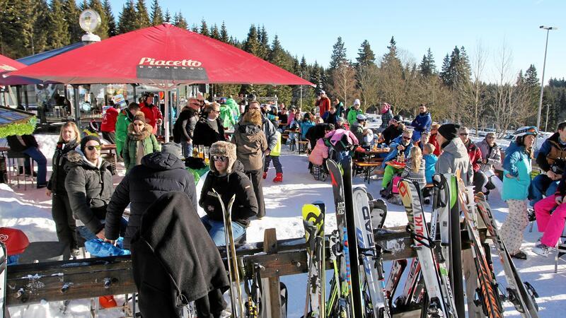 Am Sonntag beginnt die Ski-Saison am Wurmberg mit viel Musik Auf Sonne und kalte Temperaturen hoffen die Braunlager in den nächsten Tagen, damit am Hexenritt zum Ski-Opening am Sonntag viele zufriedene Skifahrer einkehren.