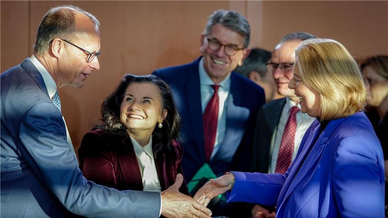 Von Rente bis Wolf: Kabinett bringt Reformen auf den Weg Auf Vorschlag von Sozialministerin Bas (r.) wurde eine Rentenkommission eingesetzt.