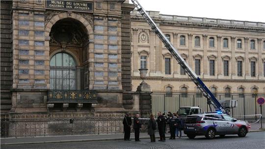 Auf das Pariser Museum Louvre ist ein Raubüberfall verübt worden. (Archivbild)
