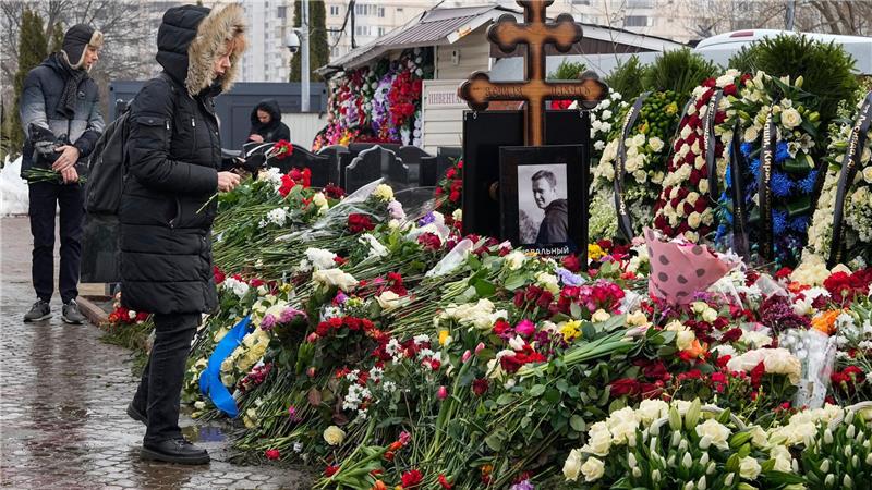 Auf dem Borissowskoje-Friedhof werden auch am zweiten Todestag des Kremlgegners Alexej Nawalny viele Trauernde erwartet. (Archivbild)