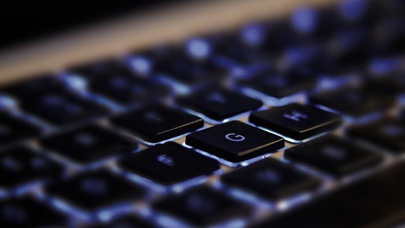 Gericht spricht Bewährungsstrafe für 24-jährigen Goslarer aus Auf dem Computer, dem Handy und einer Festplatte des Angeklagten finden die Ermittler pornografische Dateien.
