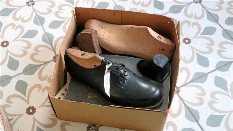 Wie Besucher in Beuchte bald in die Zeit Tante Emmas reisen können Meisterstück des Beuchter Schuhmachers