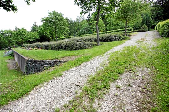 Auf dem Friedhof in Wolfshagen soll eine weitere Reihe für Urnengräber in der Nähe des Haupteinganges eröffnet werden. Foto: GZ-Archiv