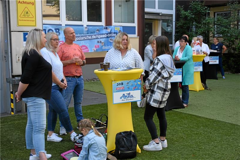 Auf dem GZ-Hof feiert das erste Job-Speed-Dating für die Pflege Premiere: Ein Vorstoß, um die Arbeitgeber der Branche bei ihrer Bewerbersuche zu unterstützen. Fotos: Kempfer