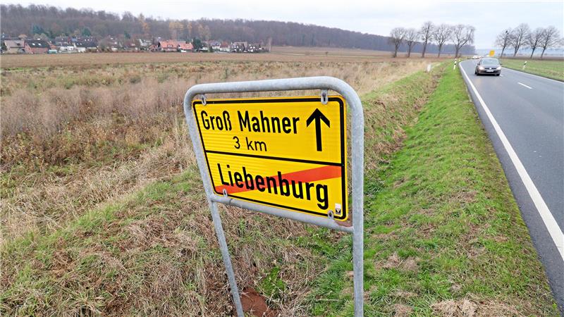 Wie die Zukunft der Ortsfeuerwehr Liebenburg aussehen soll Schild weist auf den Ortsausgang Liebenburg an der L510 hin. Die Fläche, die als Baugrundstück dienen soll.