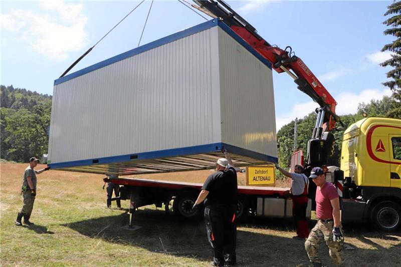 Auf dem Gelände des Jugendzeltlagers im Wald bei Wolfshagen herrscht in diesen Tagen rege Betriebsamkeit. Der Aufbau der Mega-Veranstaltung läuft, die angelieferten Toiletten und Duschen werden auf die einzelnen Zeltdörfer verteilt. Das Landeszeltlager beginnt am Samstag und dauert eine Woche. Fotos: Ciszewski