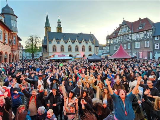 Auf dem Goslarer Marktplatz feiert wieder das Partyvolk. Archivfotos: Epping, Sowa