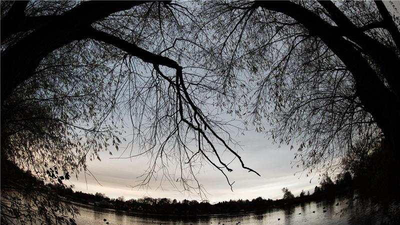 Auf dem Grund des Göttinger Kiessees soll alte Munition liegen. (Archivbild)