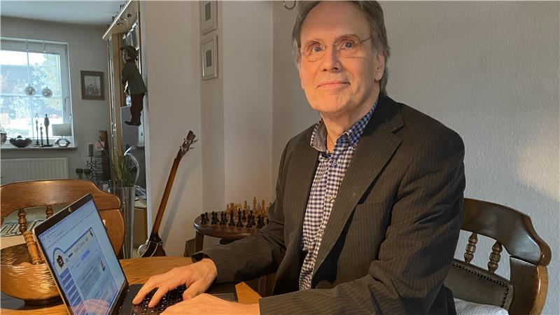 Autor aus Braunlage lässt seine Hörspiele von Profis einsprechen Auf dem Laptop fügt Axel Zierer die Tonspuren für seine Hörspiele zueinander.