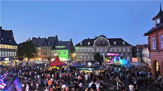 Auf dem Marktplatz steht traditionell die größte Bühne des Altstadtfestes.