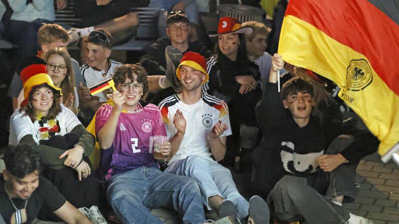 Eine neue Generation auf dem Goslarer Museumsufer Auf dem Musumsufer wird das Tor zum Ausgleich gegen die Schweiz bejubelt.