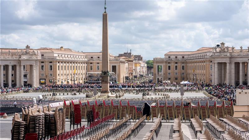 Abschied von Franziskus - Rom vor großer Trauerfeier Auf dem Petersplatz laufen die Vorbereitungen für das große Requiem.