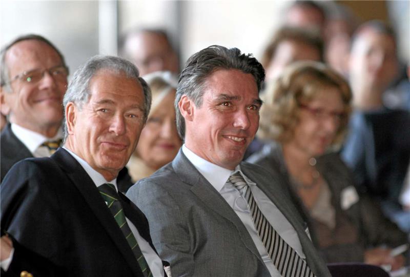 Auf dem Podium dabei: Braunschweigs ehemaliger Oberbürgermeister Dr. Gert Hofmann (li.) und der frühere Wimbledon-Sieger Michael Stich.  Foto: Epping