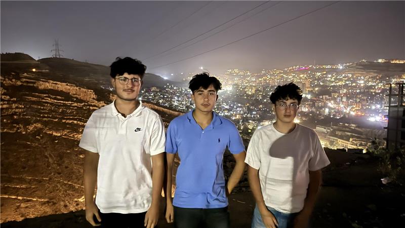 Drei Goslarer Syrer besuchen die Heimat ihrer Eltern Auf dem Qasyoon-Berg in Damaskus mit Ausblick auf die Hauptstadt: Laith (von links), Tim und Leon-Yassin Hulwani erkunden Syrien.
