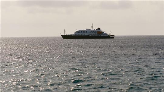 Auf dem Schiff hat es möglicherweise einen Virusausbruch gegeben. 