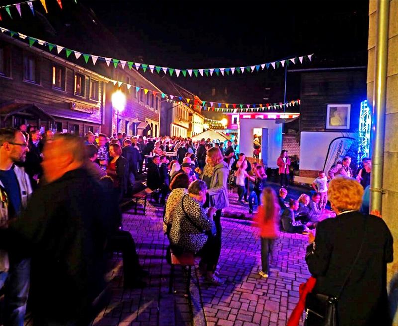 Auf dem Straßenfest im vergangenen Jahr war es voll. In diesem Jahr bekommt es einen neuen Standort und einen neuen Namen. „Wenn es dort funktioniert, wird es sich auch etablieren“, meint der Arbeitskreis. Foto: Wellner