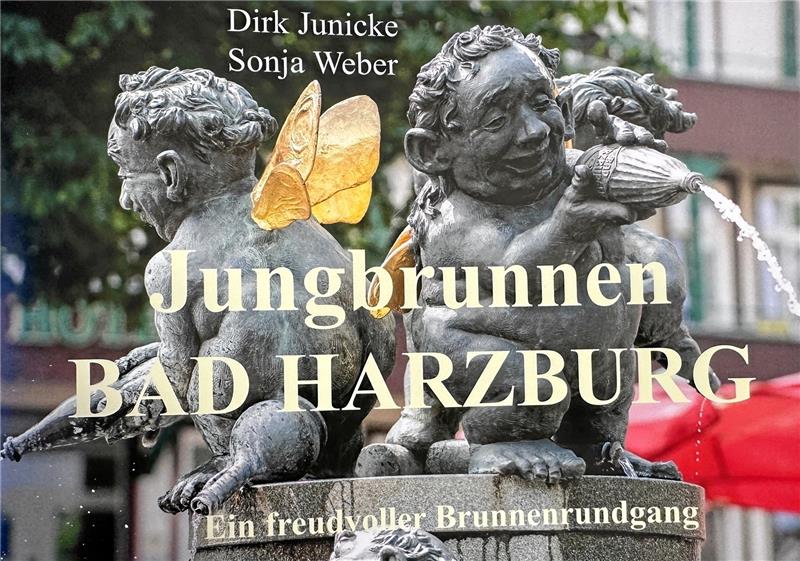 Fragen und Antworten rund um Bad Harzburgs Jungbrunnen Auf dem Titelbild der Broschüre sind die guten Geister zu sehen. Das Wassergeistmädchen (rechts) ist einst vom Bad Harzburger Mineralbrunnen bezahlt worden und hält dementsprechend eine Flasche der Firma in den Händen. Fotos: Luca Weber