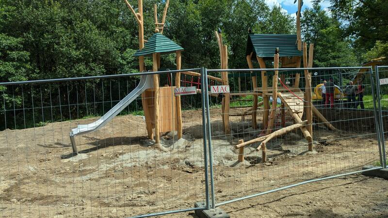 Neue Gerüste und Geräte für den Waldspielplatz bei Bad Harzburg Auf dem Waldspielplatz des Nationalparks Harz nahe des Molkenhauses findet sich ab sofort eine neue Spielanlage.