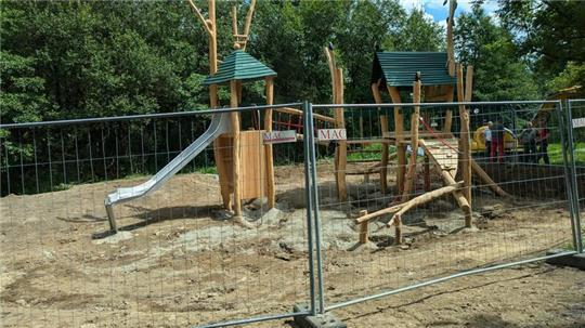 Auf dem Waldspielplatz des Nationalparks Harz nahe des Molkenhauses findet sich ab sofort eine neue Spielanlage.
