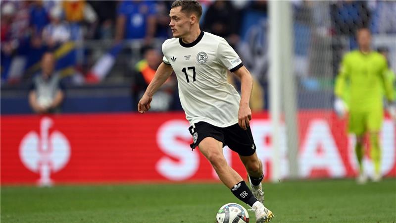 Bericht: Wirtz zum Medizincheck nach Liverpool gereist Auf dem Weg nach Liverpool: Der deutsche Nationalspieler Florian Wirtz.