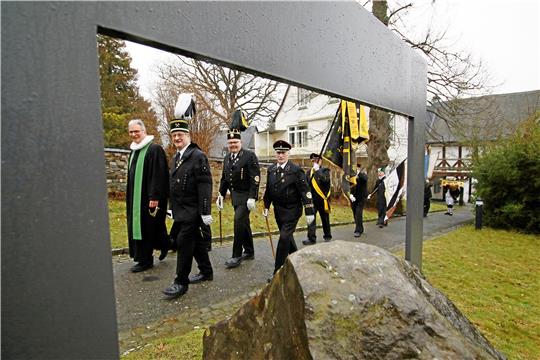 Auf dem Weg zur Frankenberger Kirche: Die Knappen beim Auftakt zu ihrem 57. Bergdankfest. Fotos: Epping/Hartmann