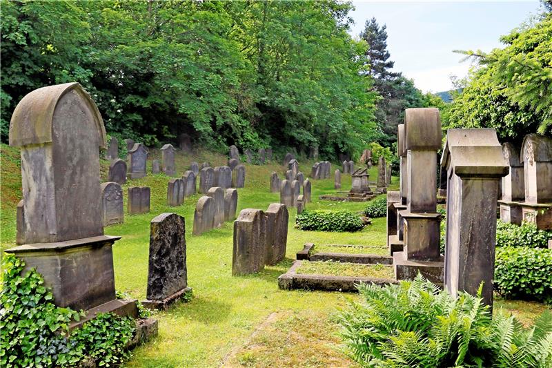 1700 Jahre jüdisches Leben: Veranstaltungen in Goslar Auf dem jüdischen Friedhof in Goslar sollen künftig QR-Codes an ausgewählten Grabsteinen angebracht werden. Außerdem ist geplant, eine Informations-Stele vor dem Friedhofstor aufzustellen. Archivfoto: Epping
