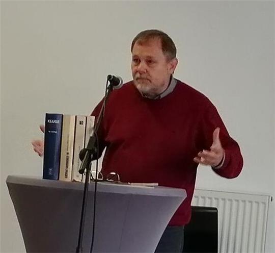 Auf den Goslarschen Höfen gibt es eine vergnüglich philosophische Lesung mit Dr. Thomas Dahms.