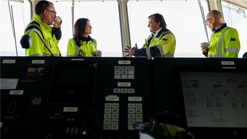 Auf den LNG-Terminalschiffen wird Flüssiggas angelandet und wieder in einen gasförmigen Zustand gebracht. 