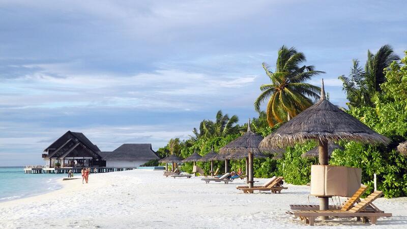 Auf den Malediven verbringen Pärchen besonders gern einen romantischen Urlaub.