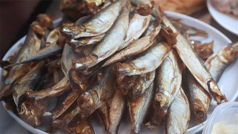 Deutsche essen mehr Fisch – Lachs bleibt Favorit Auf den Plätzen eins und zwei liegen der Lachs und der Alaska-Seelachs.