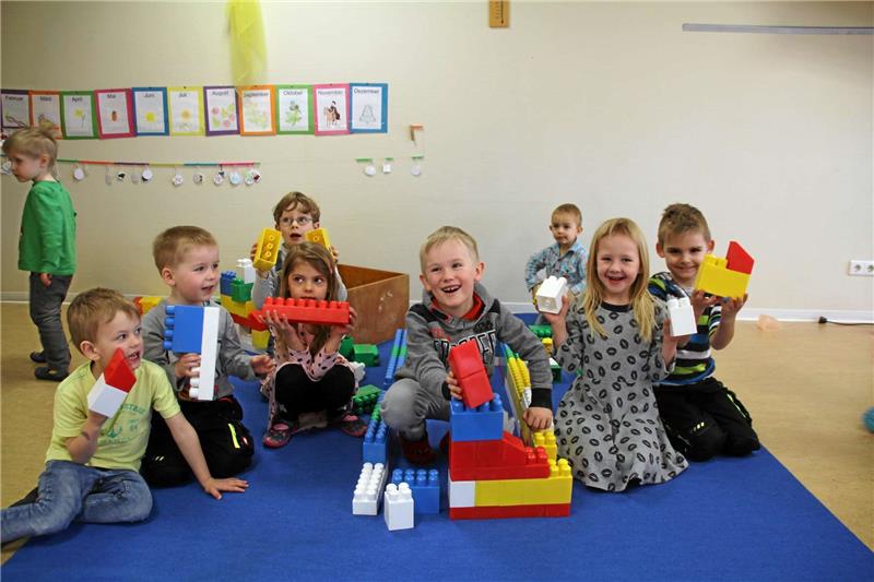 Kita Immenrode: Der Ritt zum Selbstvertrauen Auf den Teppichen der evangelischen Kita in Immenrode können die Kinder kreativ werden. Foto: Sowa