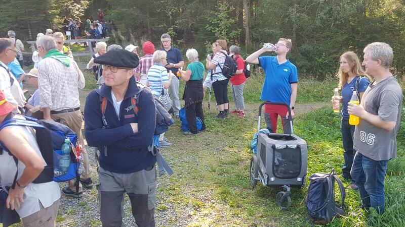 350 Leute pilgern bei der Sternwanderung nach Altenau Auf den drei Touren sind insgesamt etwa 350 Wanderer unterwegs.