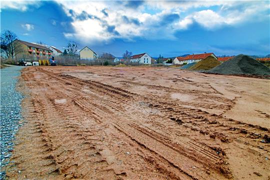 Auf den ehemaligen Bolzplatz am Fliegerhorst ist ein Investor aufmerksam geworden, der in ein Senioren-Wohnprojekt investieren will. Foto: Epping
