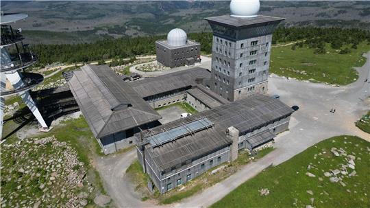 Auf der 1.141 Meter hohen Gipfelkuppe soll ein neuer Gastronom die Geschäfte in Hotel und Gastro übernehmen. (Archivbild)