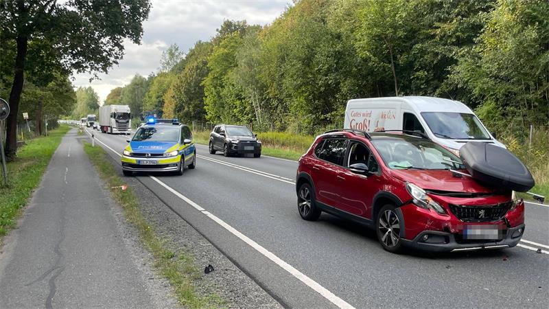 Auf der B82 im Bereich Riechenberger Spange kommt es Mittwochnachmittag zu einem Verkehrsunfall.