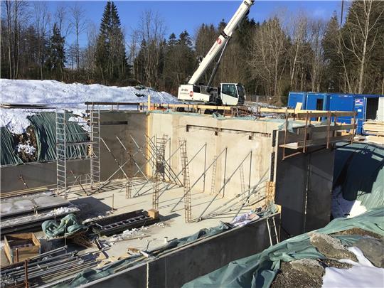 Auf der Baustelle des neuen Wasserwerkes am Hirschler Teich läuft die Arbeit auch im Winter weiter.  Foto: Stadtwerke